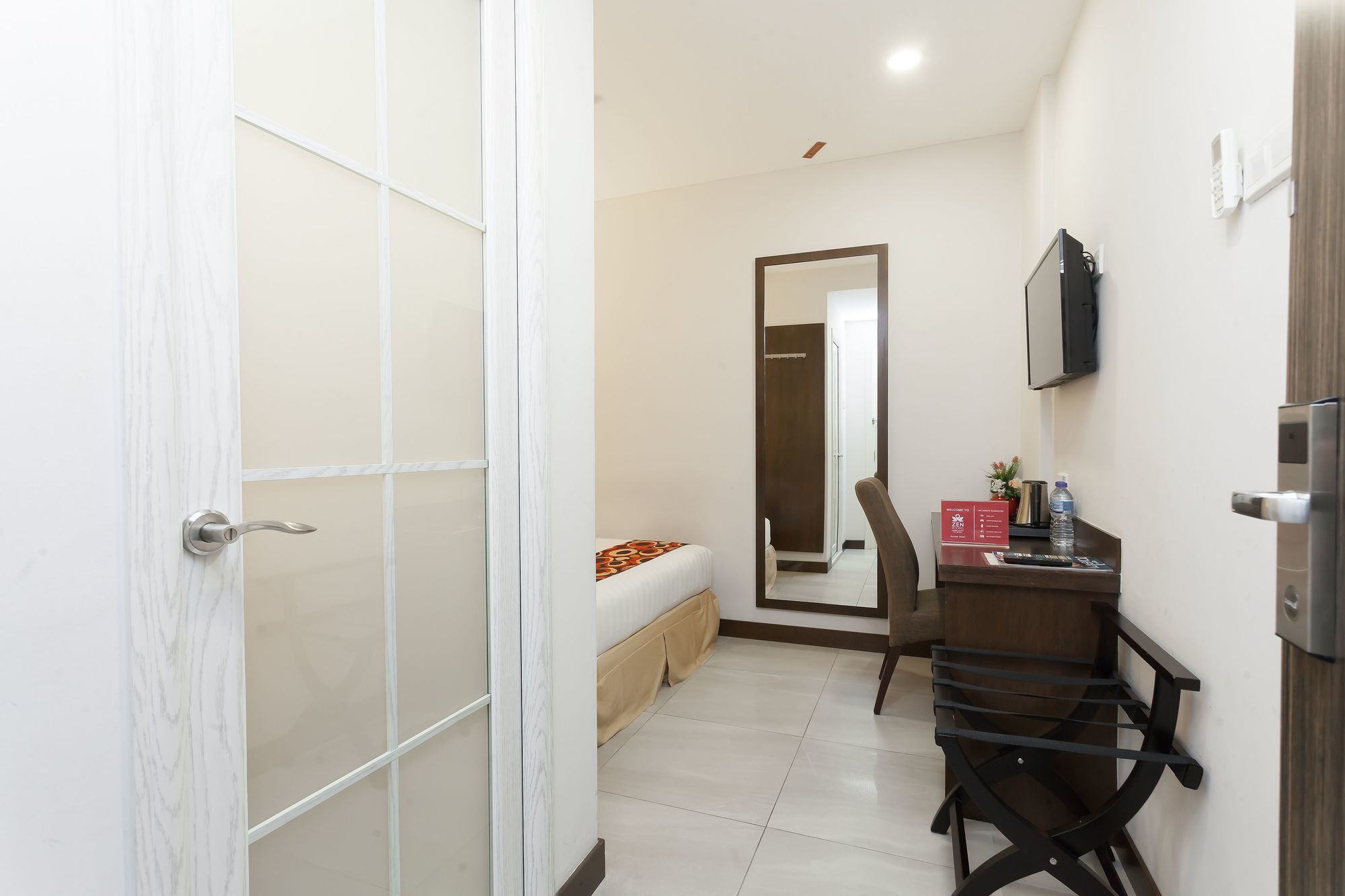Zen Rooms Jalan Barat Петалинг-Джая Экстерьер фото