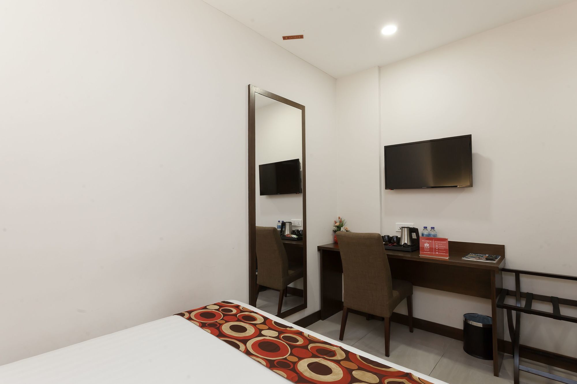 Zen Rooms Jalan Barat Петалинг-Джая Экстерьер фото